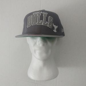Chicago Bulls Gray Snapback Cap NWOT